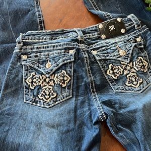 Women’s miss me jeans size 32, waist 34 length